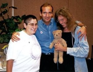 Fotografia de Wendy Curry, Michael Page e Gigi Raven Wilbur.